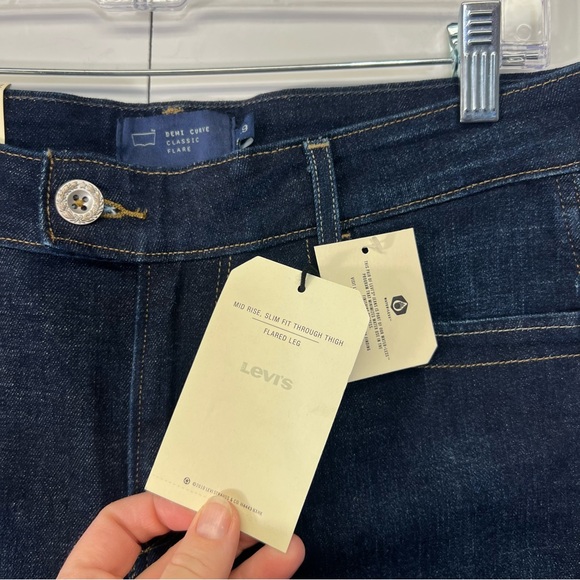 NWT Levi’s Demi Curve Classic Flare Dark Wash Denim Jeans Size 8 - Picture 9 of 13